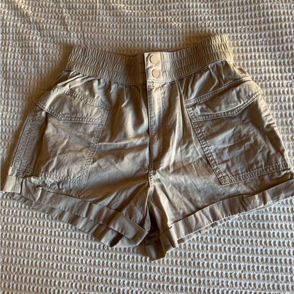 Abercrombie & Fitch Tan Cargo Shorts - size small